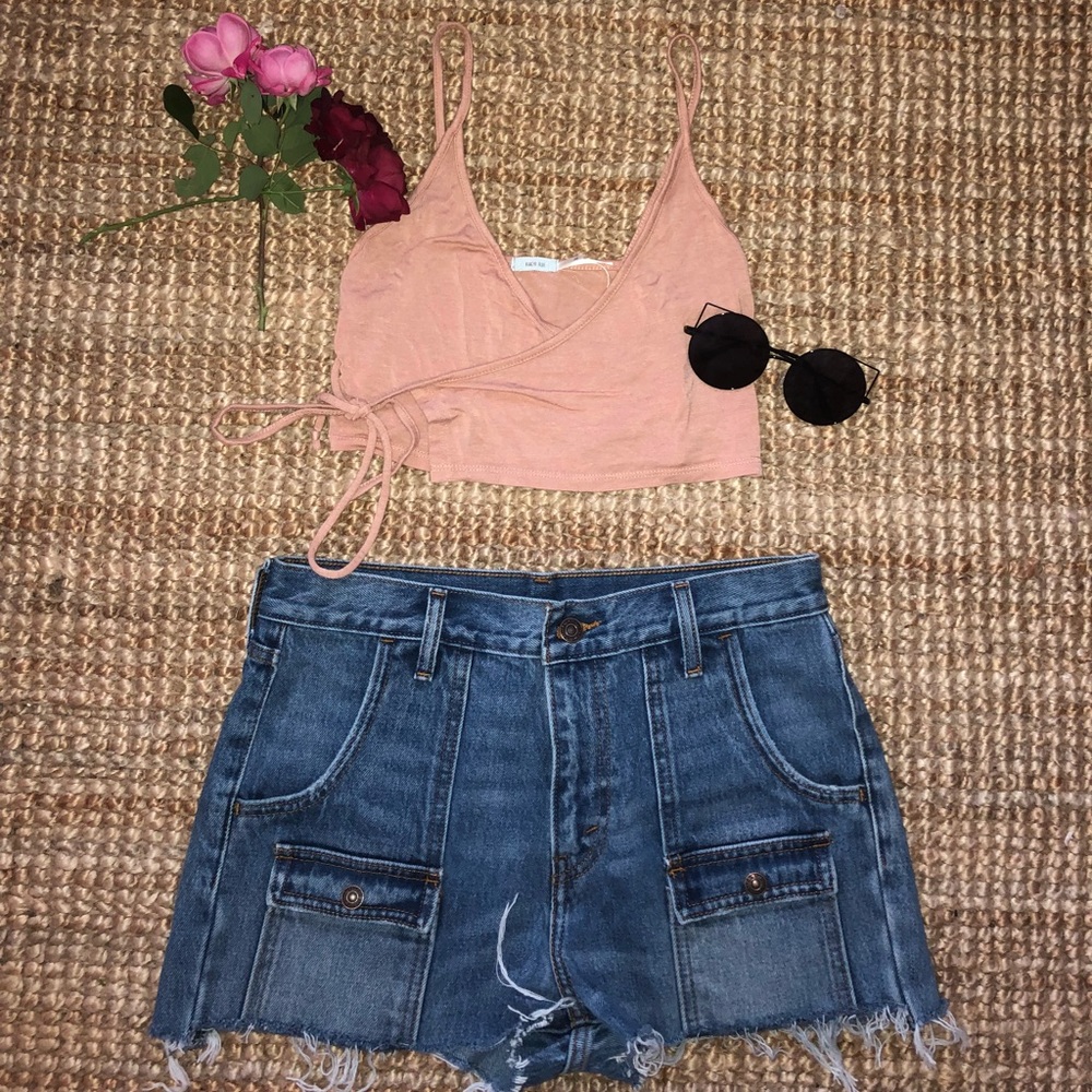 Crop top + sunglasses